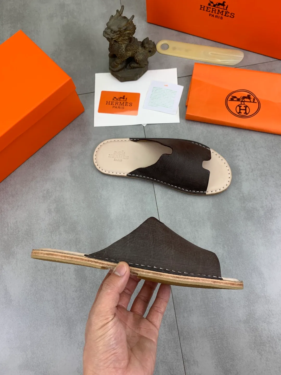 Men's men's shoes 💰P360 new model (genuine leather outsole series) new colors are coming simultaneously on the official website [HERMES] Hermès series: original development, original anatomy display, exclusive outsole [Material] Sole: original genuine leather sole with cow essence film 🌸. Fabric Original calfskin Lining: Imported cowhide, delicate and soft Code number: 38-44